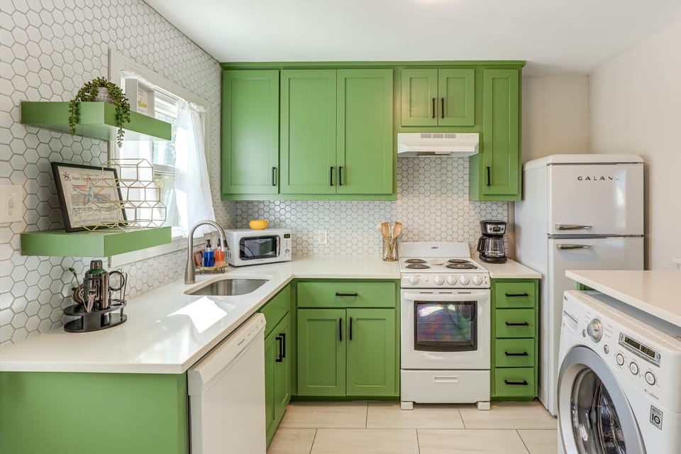 2 Blocks to AT&T Stadium: Sports Fan Headquarters! House in Arlington
