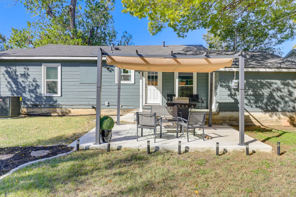 2 Blocks to AT&T Stadium: Sports Fan Headquarters! House in Arlington