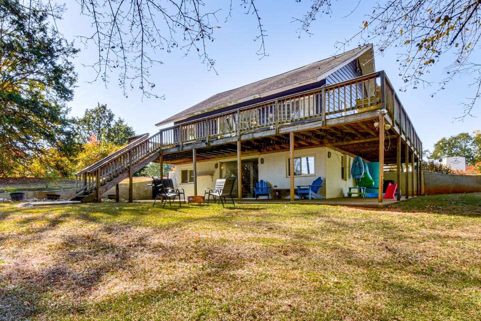 Dock + Views: Family Retreat on Lake Hartwell! House in Lake Hartwell
