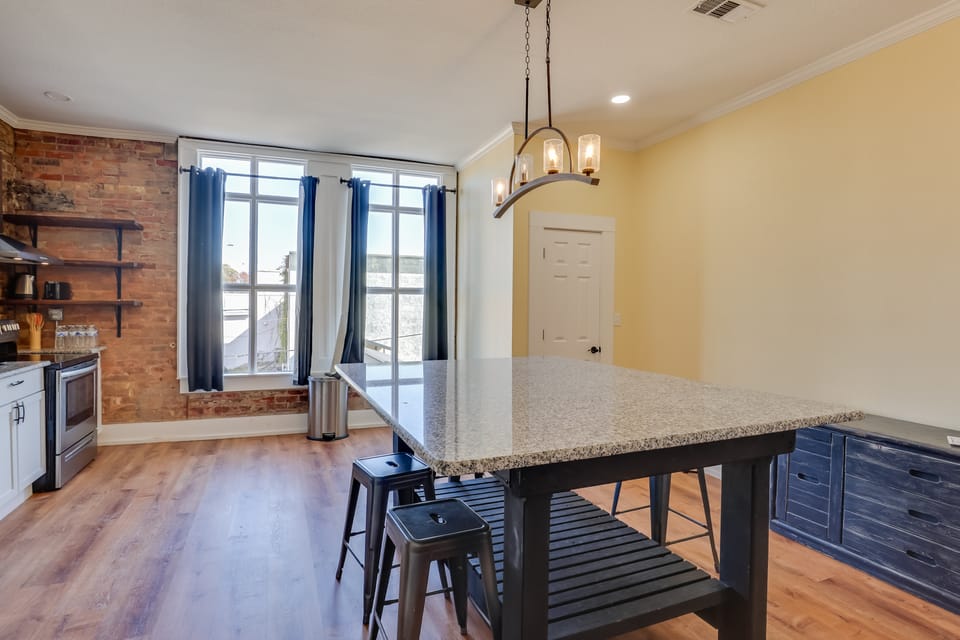 Shop, Dine & Unwind at Historic Dtwn Marshall Apt Apartment in Marshall
