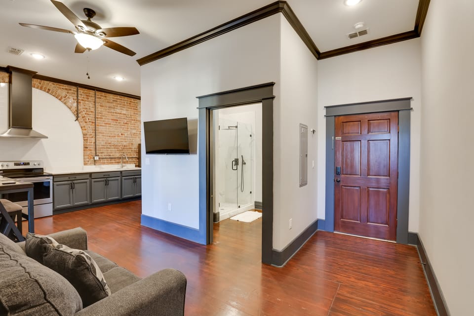 Walk to Museums! Historic Downtown Marshall Apt Apartment in Marshall