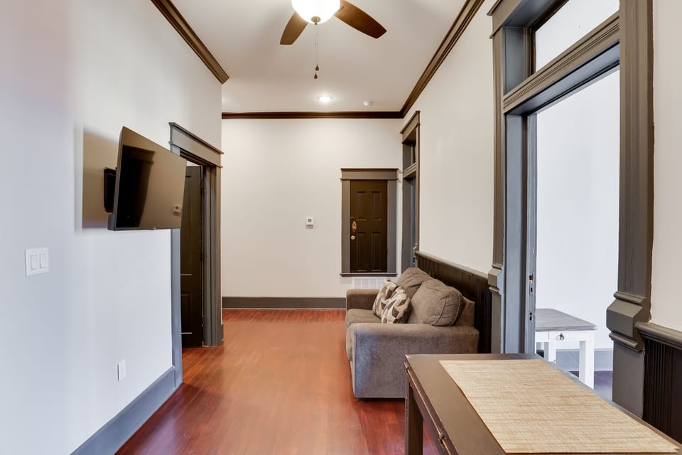 Walk to Museums! Historic Downtown Marshall Apt Apartment in Marshall