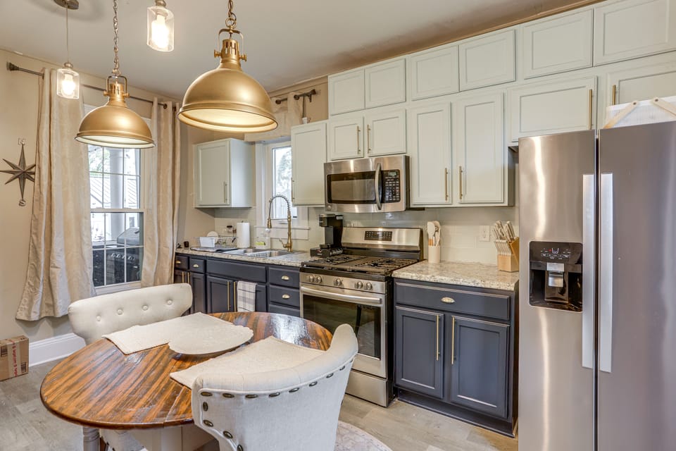 2 Mi to Dtwn: Charming Sandusky Getaway w/ Hot Tub House in Sandusky