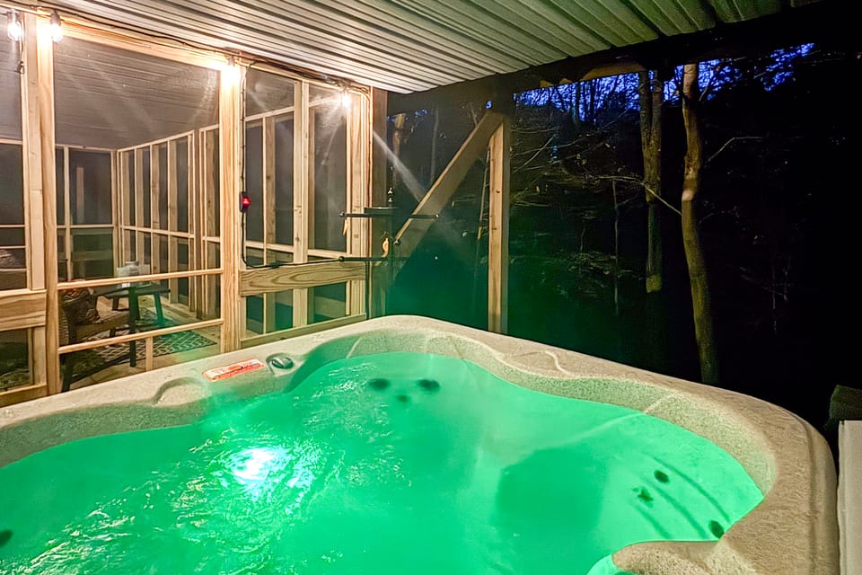 Lake Access & Hot Tub! Serene Rockbridge Cabin House in Perry Township