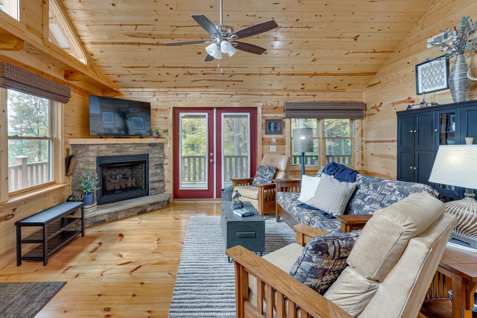 Mount Haven Retreat : Escape with Screened Porch! House in Tennessee