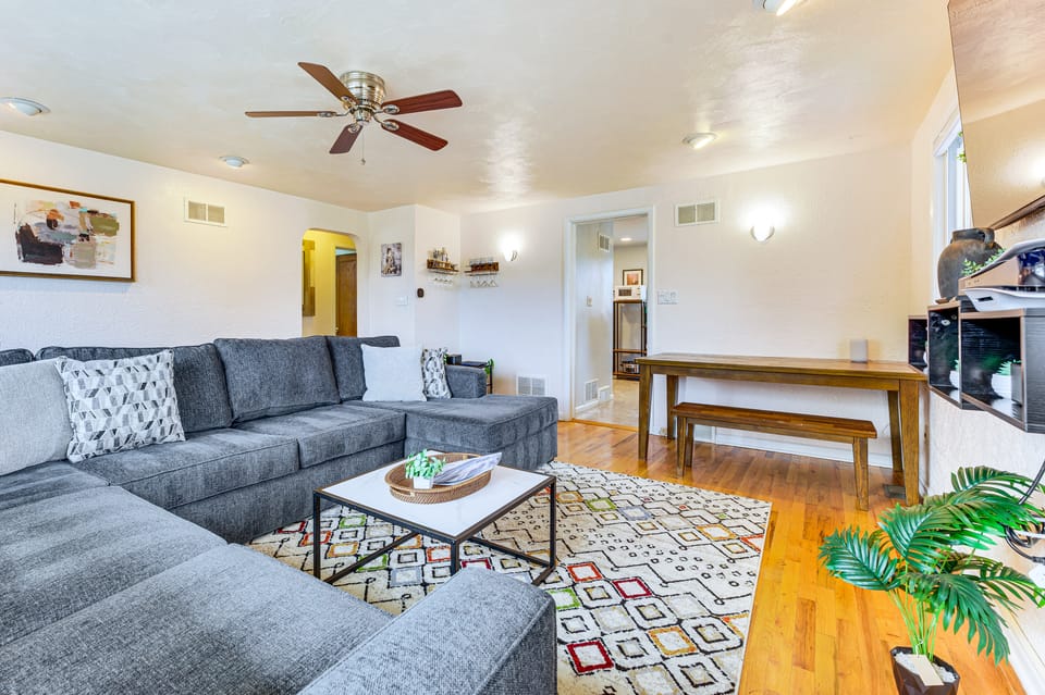 Walk to Old Town Lafayette! Cozy Couple’s Escape House in Lafayette