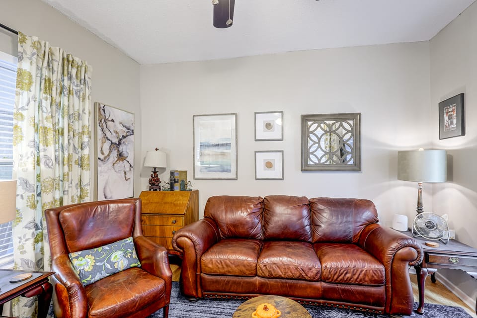 < 1 Mi to Dtwn Texarkana: Couple's Retreat w/ Yard Apartment in Texarkana
