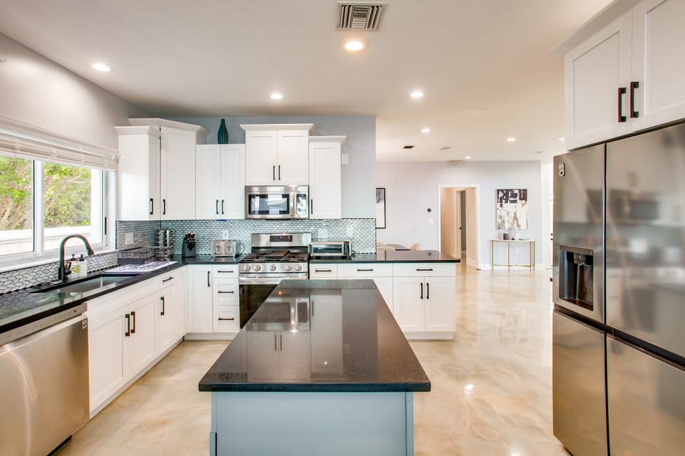 Riverfront Fort Myers Luxury Home w/ Heated Pool! House in Iona