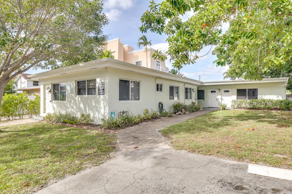 Steps to Pompano Beach: Couple's Retreat w/ Patio! Apartment in Pompano Beach
