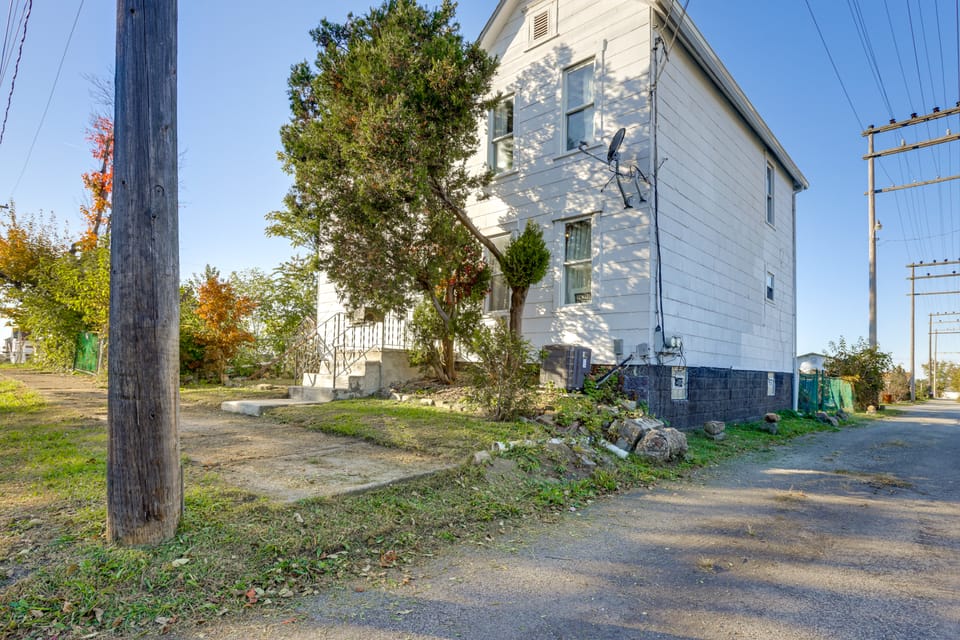 5 Mi to the Jumonville Cross: Home w/ Fenced Yard House in Pennsylvania