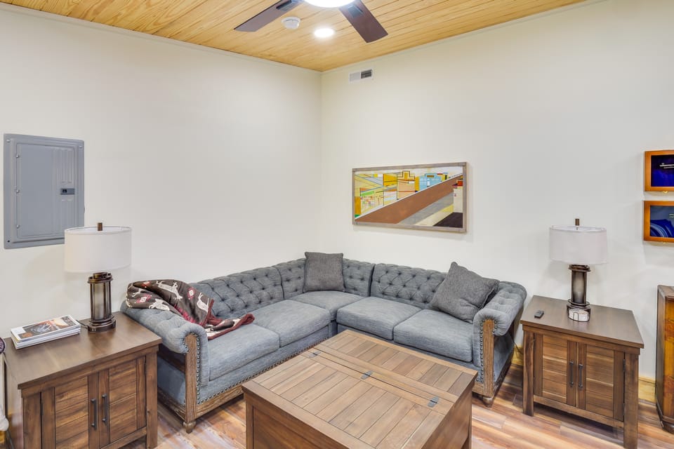 Pets Welcome! Quiet Couple’s Retreat in Lyles House in Tennessee