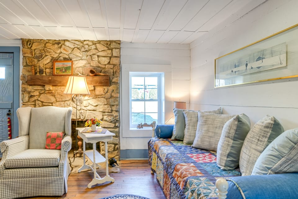 Blue Ridge Retreat! Cottage on the Rapidan River House in Shenandoah Valley
