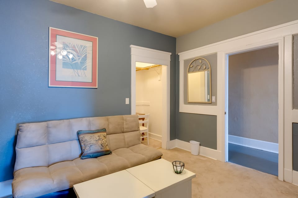 Walkable Racine Retreat! 1 Mi to Lake Michigan Apartment in Racine