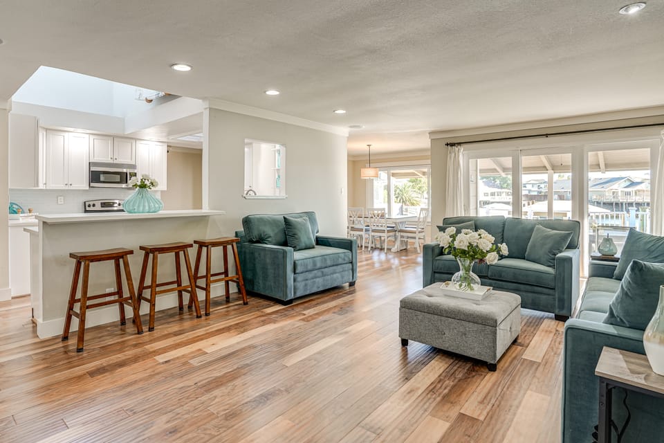 5 Min to Fast Water: Waterfront Discovery Bay Home House in Discovery Bay