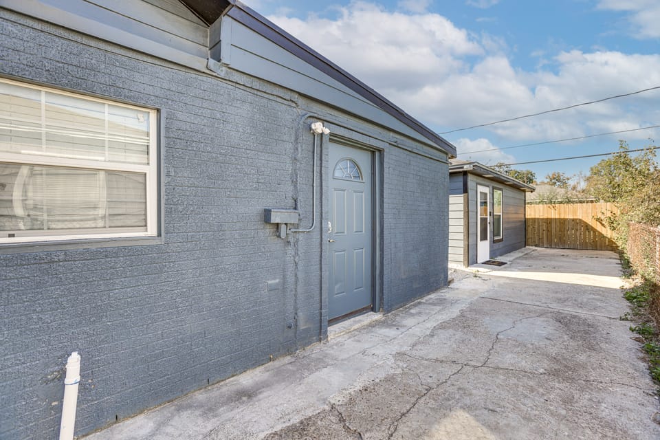 Prime I-10/610 Access! Houston Home Base Apartment in Houston