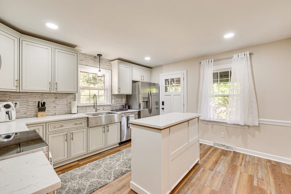 Comfort & Convenience! Home 3 Mi to Dtwn Wilson House in Wilson