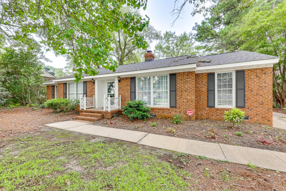 Comfort & Convenience! Home 3 Mi to Dtwn Wilson House in Wilson