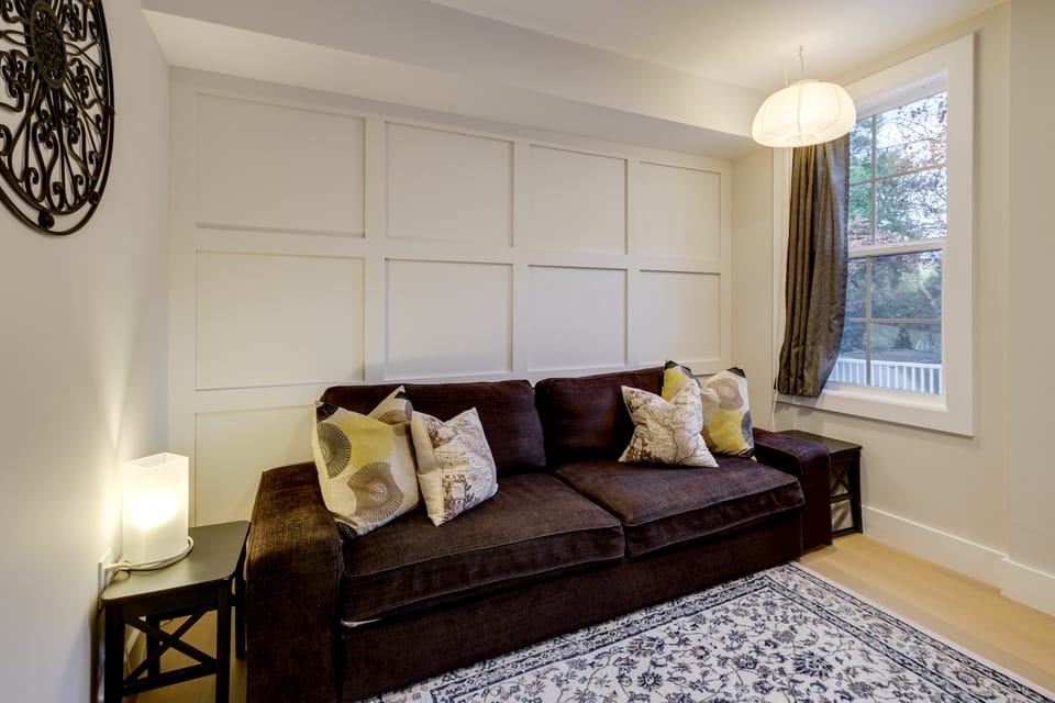 Walk to Metro & Downtown! Cozy Silver Spring Apt Apartment in Takoma Park
