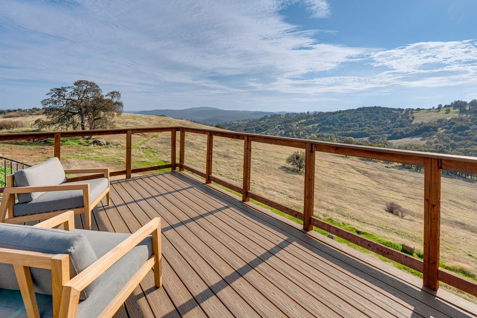 Luxury Pilot Hill Estate in a Vineyard community House in Sierra Nevada