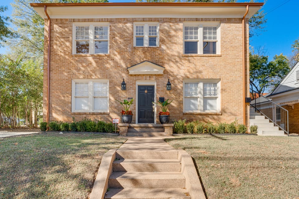 Walk to Downtown Tyler! Updated Historic Apt Apartment in Tyler