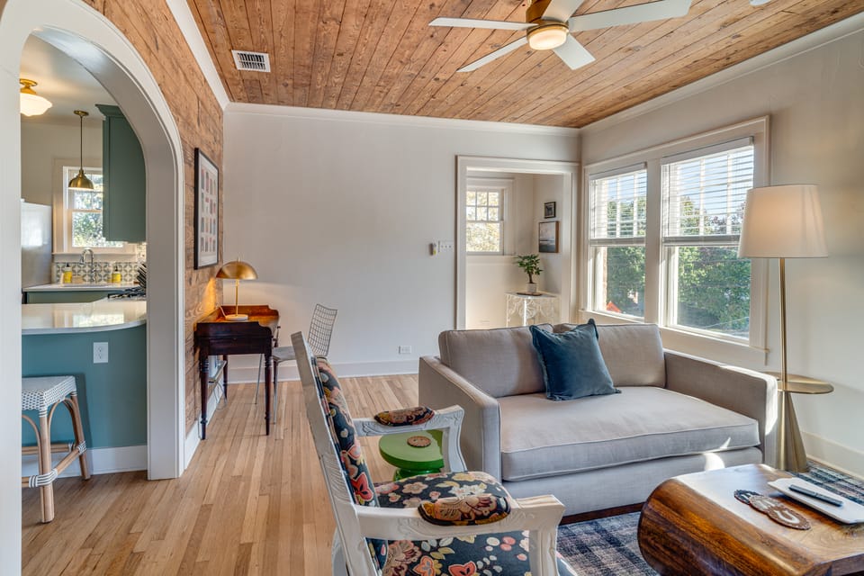 Walk to Downtown Tyler! Updated Historic Apt Apartment in Tyler