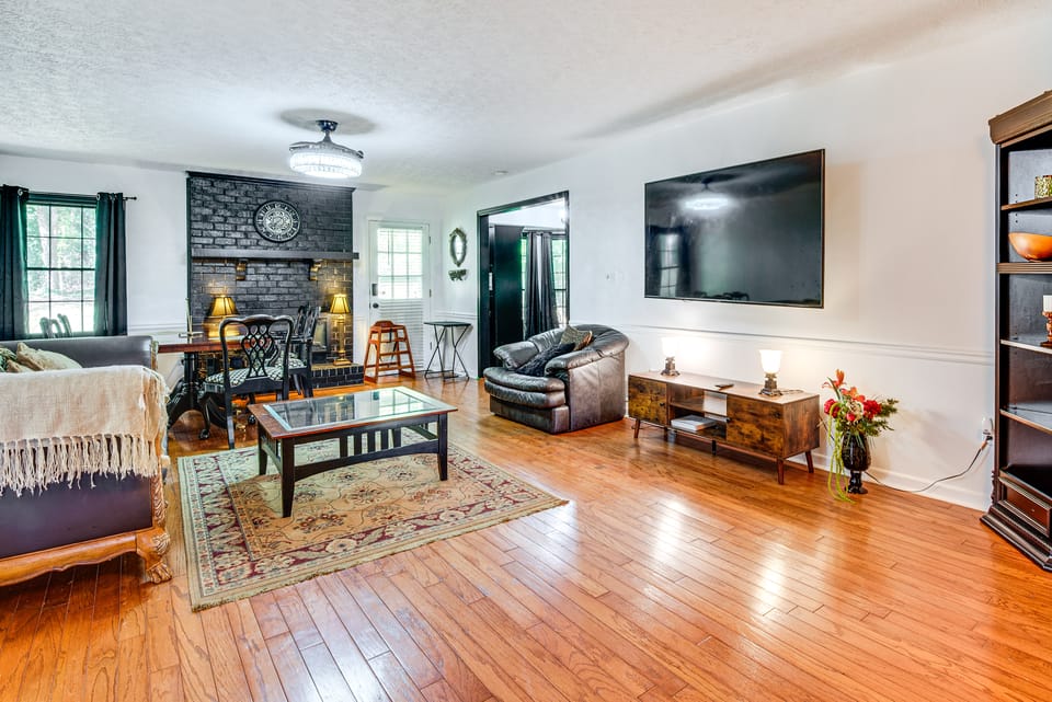 6 Mi to Marietta Square: Family Retreat w/ Yard! House in Georgia