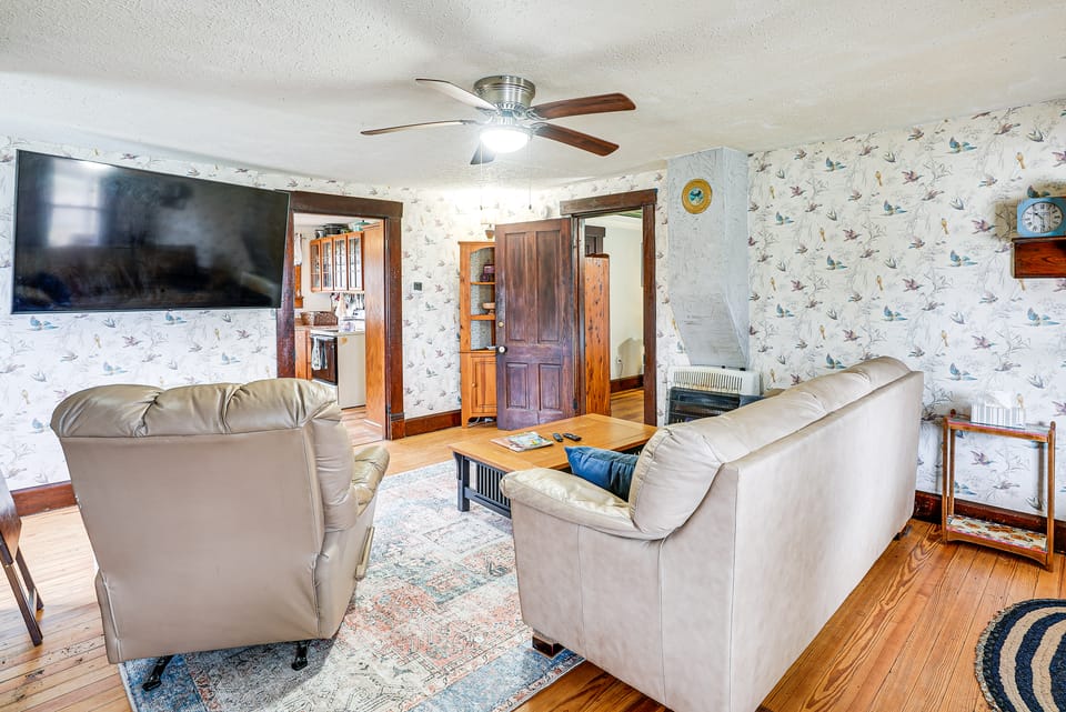 Pet-Friendly Home w/ River Access in Crothersville House in Indiana