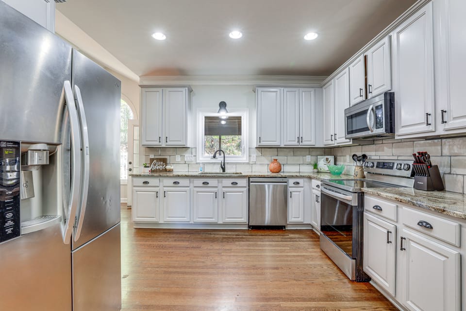 Walk to Trails: Peaceful Family Home in Braselton House in Lake Lanier