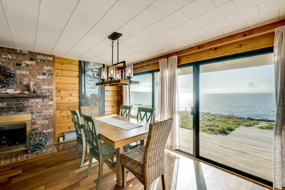 Whale Watch & Relax Fireside: Puget Sound Gem! House in Whidbey Island