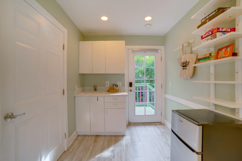 Walk to Festival of Lights: Cozy Couple's Retreat Apartment in Riverside