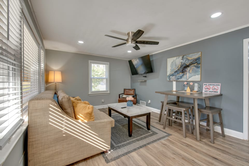 4 Mi to Mercedes-Benz! Cutest Venetian Hills Stay House in Atlanta