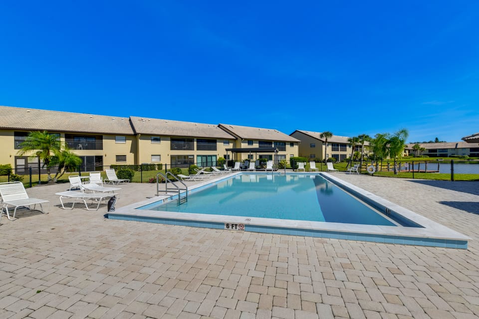 Venice Vacation Condo: Pool Access, 3 Mi to Beach Apartment in Venice