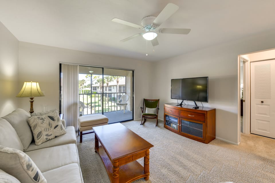 Venice Vacation Condo: Pool Access, 3 Mi to Beach Apartment in Venice