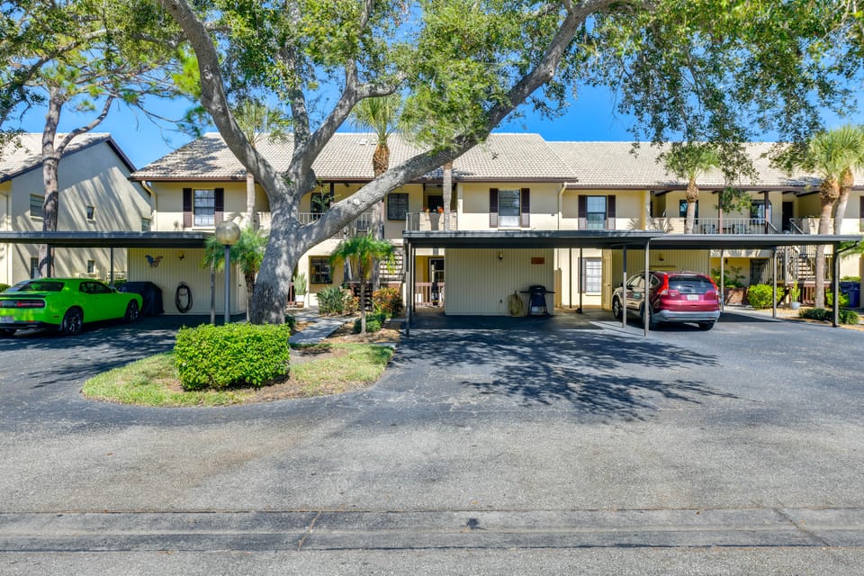 Venice Vacation Condo: Pool Access, 3 Mi to Beach Apartment in Venice