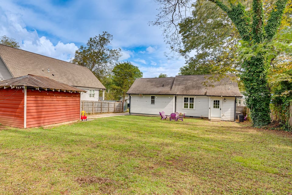 Family Home w/ Large Yard, Near Mercedes-Benz! House in Hapeville