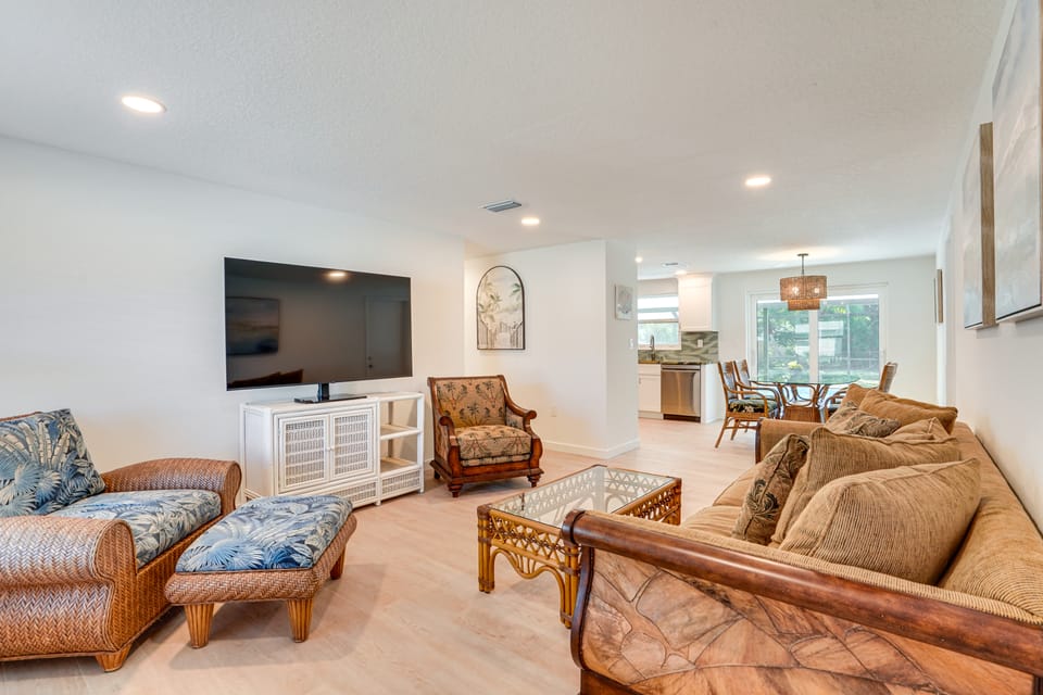 2 Mi to Beach! Snowbird Haven w/ Pool in Venice House in Venice