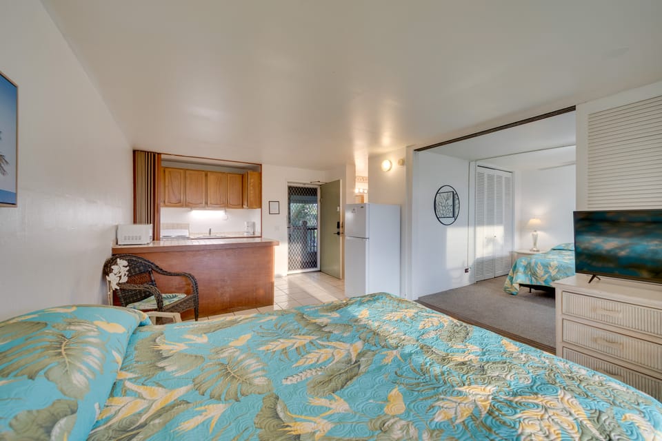 Steps to the Kona Coastline! Poolside Studio Apartment in Holualoa