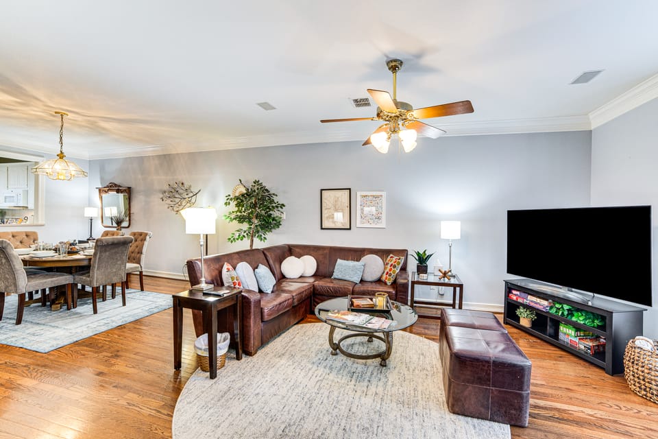 Uptown Dallas Group Getaway Near Art, Eats & More! Apartment in Dallas