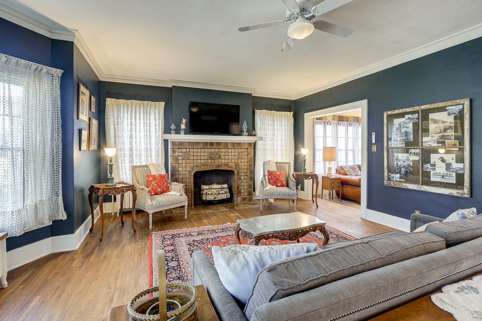 Historic Home Overlooking Central Riverside Park! House in Wichita