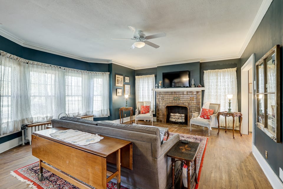 Historic Home Overlooking Central Riverside Park! House in Wichita