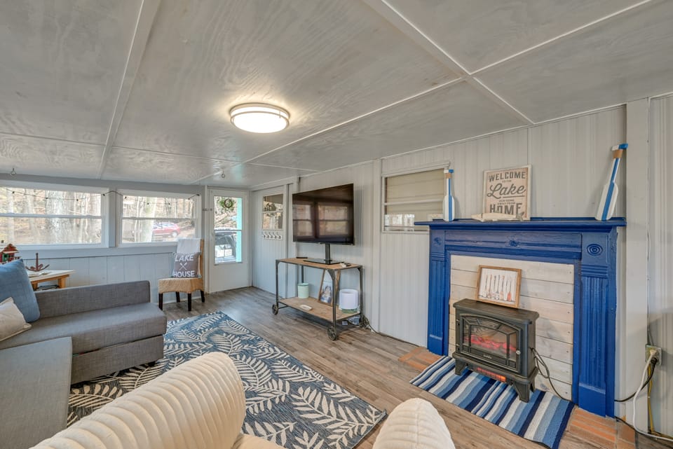 Lake Malone Cabin Getaway! Dock, Fire Pit, Grill House in Kentucky