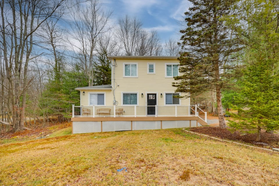 Waterfront Arrowhead Lake Retreat w/ Resort Perks! House in Coolbaugh Township