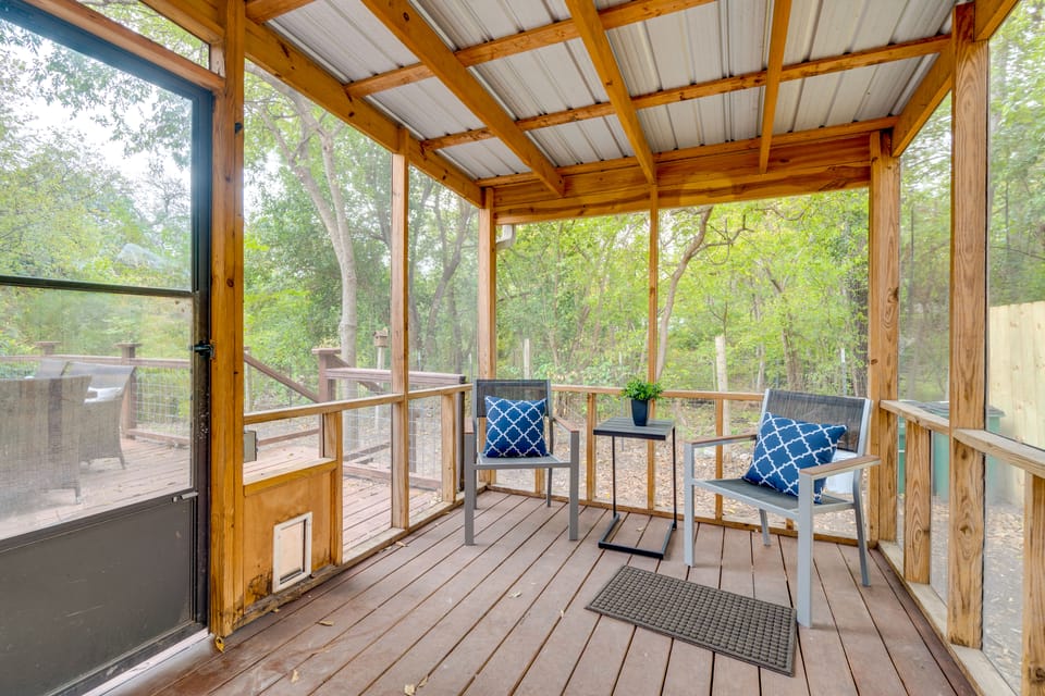 1 Mi to Campus! Creekside Austin Home w/ Game Room Apartment in Austin