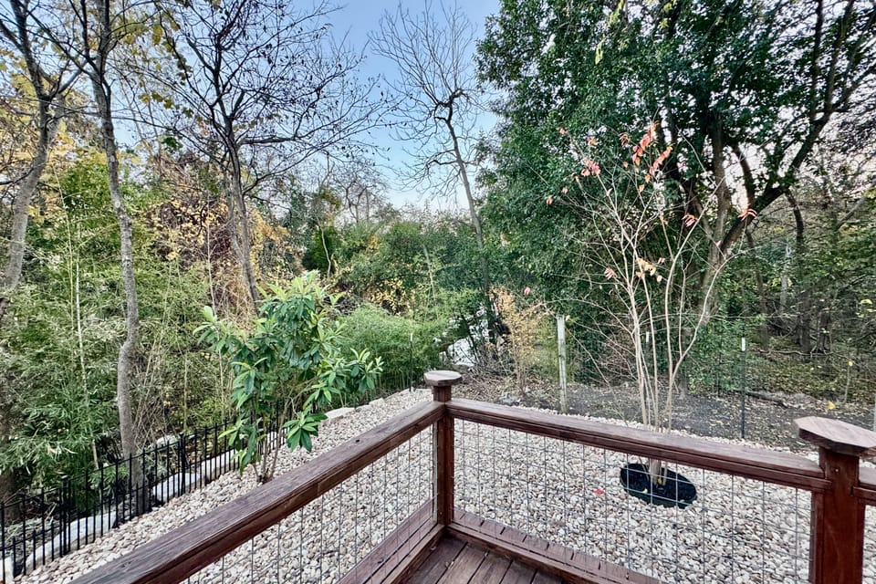 1 Mi to Campus! Creekside Austin Home w/ Game Room Apartment in Austin