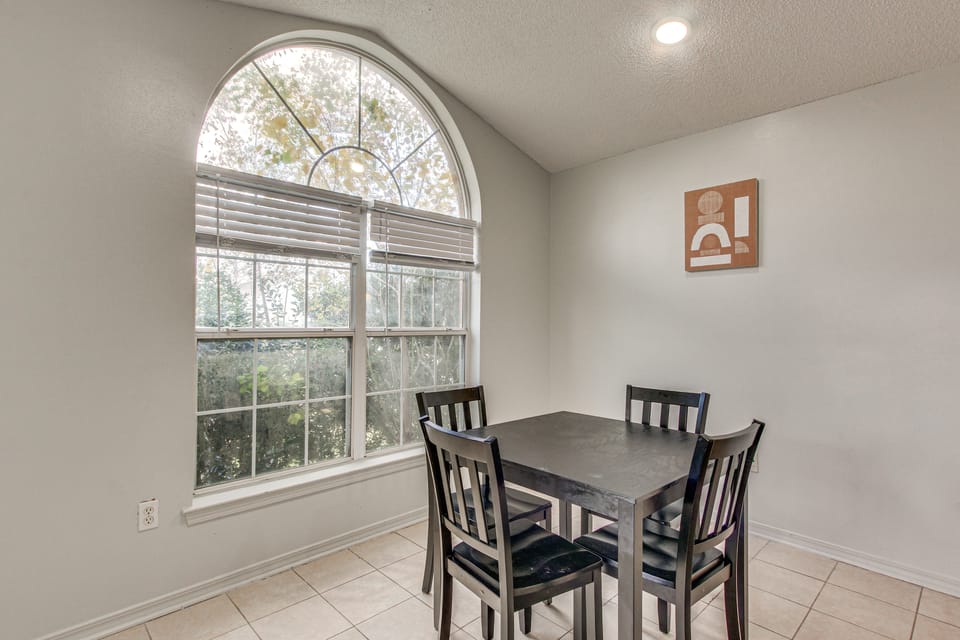 Explore Gulfport Beaches: Family Home w/ Yard House in Gulfport