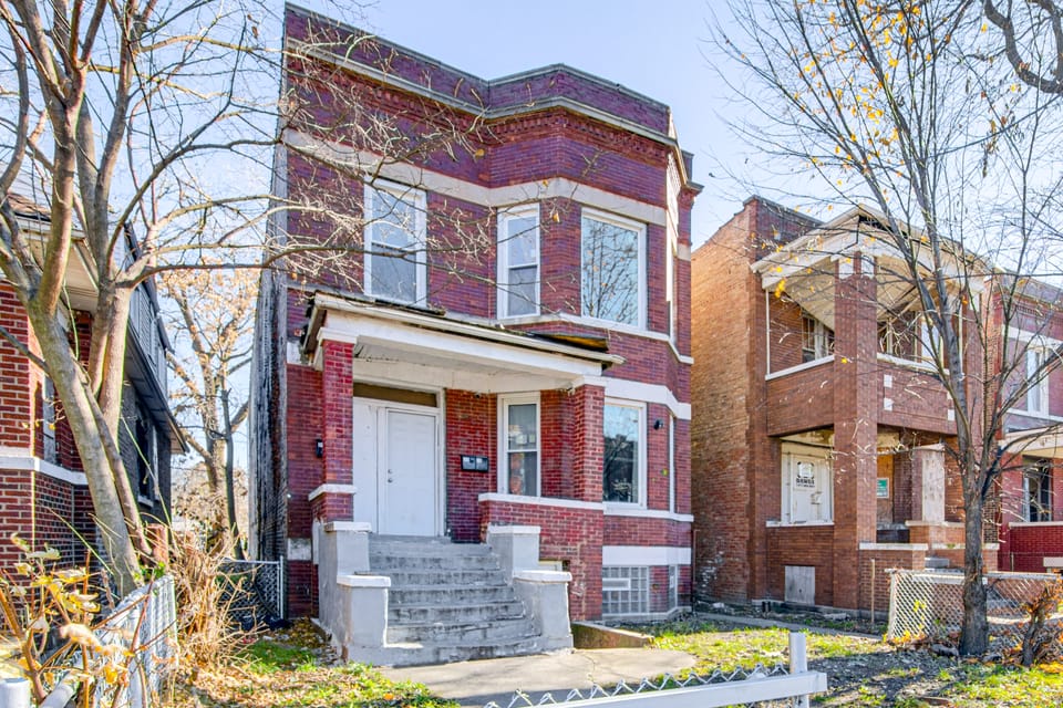 Close to Univ of Chicago - Extended Stays Welcome Apartment in Englewood