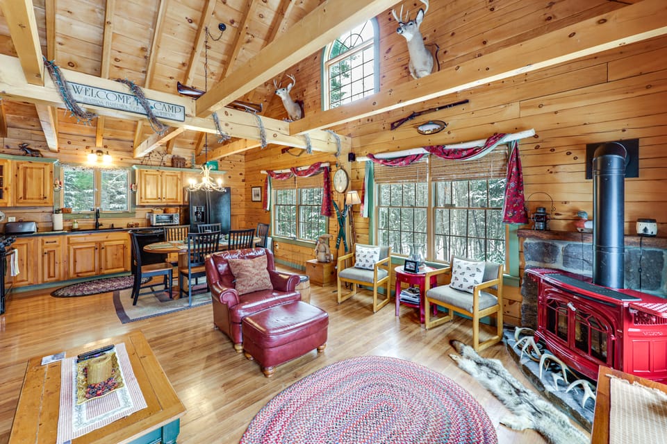 Game Room, Deck! Cozy Ski Cabin Near Sugarloaf House in Stratton