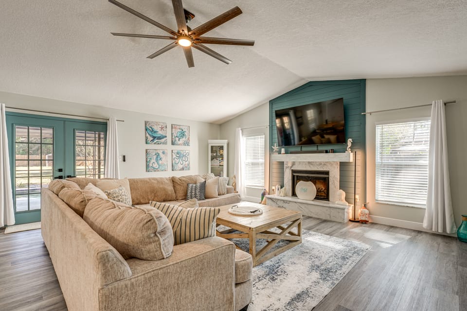 Modern Coastal Escape 1 Mi to Anclote River Park House in Florida