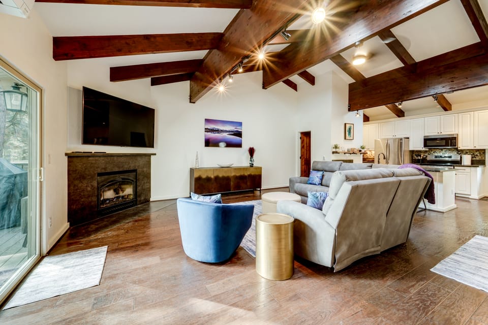 All-Season Fun! Family Tahoe North Shore Getaway Apartment in Incline Village