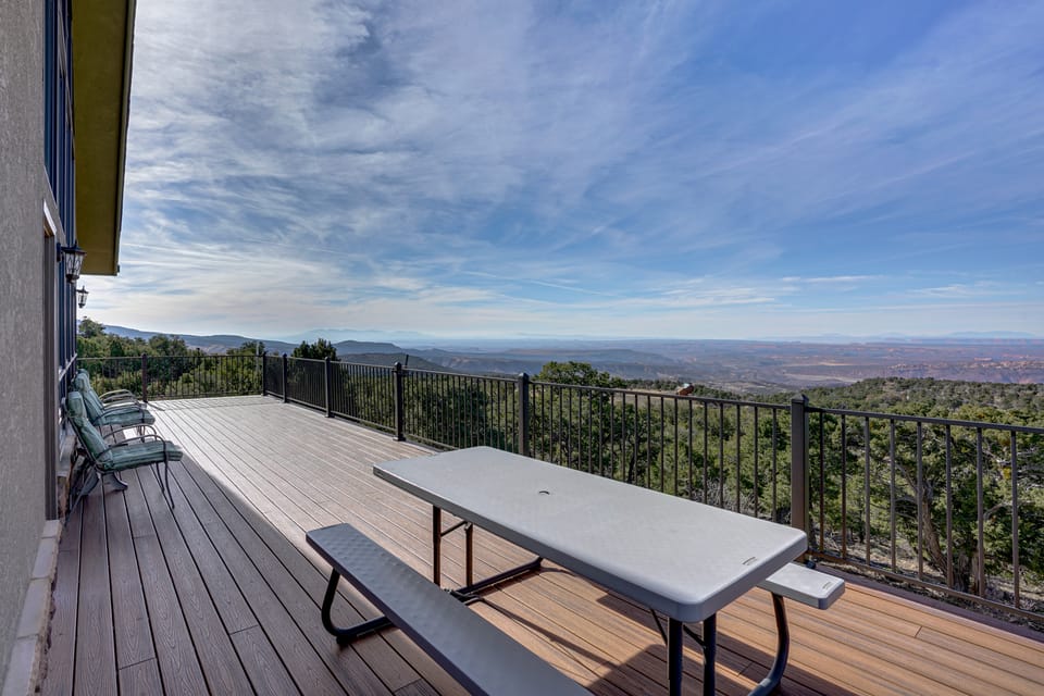 Close to Trails! Ultimate Seclusion at Moab Cabin House in Utah